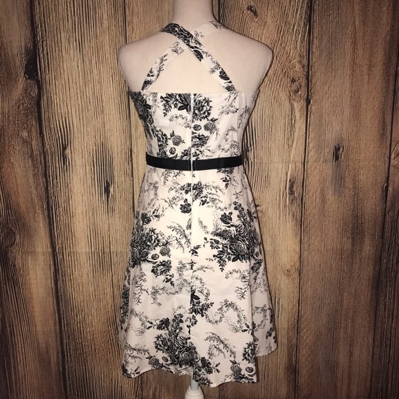 CITY TRIANGLES B&W FLORAL DRESS SIZE 9 - Picture 4 of 6